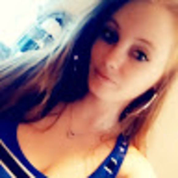 Meet your Posher, Andrea - Picture 1 of 1